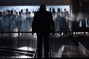 Kristian Benedikt, Chor- und Extrachor des Theater Basel ©Hans Jörg Michel