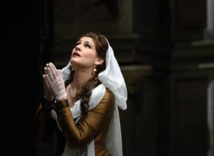 Anja Harteros as Tosca  © 2013, Bettina Stöß