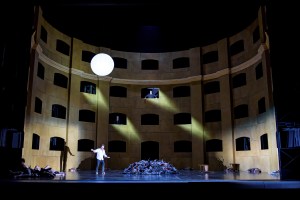 PRODUCTION IMAGE (C) ROH. PHOTOGRAPHER BILL COOPER