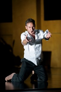 MARIUSZ KWIECIEŃ AS KRÓL ROGER (C) ROH. PHOTOGRAPHER BILL COOPER