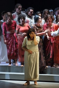 Krassimira Stoyanova, Chor und Extrachor der Bayerischen Staatsoper © Wilfried Hösl