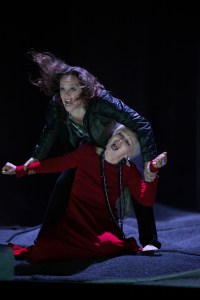 Evelyn Herlitzius as Elektra with Hanna Schwarz at the Opernhaus Zürich © Judith Schlosser