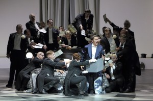 Piotr Beczała, Sofia Fomina, Chor der Bayerischen Staatsoper © Wilfried Hösl 