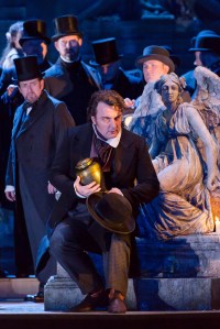 Ludovic Tézier & Gentlemen of the Royal Opera Chorus © ROH/Stephen Cummiskey 