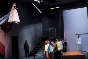 Sophie Karthaüser (Héro), Lionel Lhote (Somarone), Chœurs de la Monnaie/Koor van de Munt, Etienne Dupuis (Claudio) © Bernd Uhlig