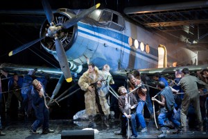 Kay Stiefermann, Marcell Bakonyi, Cameron Becker, Levent Bakirci,  Chor des Staatstheater Nürnberg © Ludwig Olah