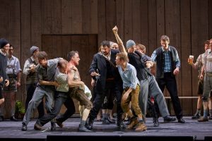 Eric Cutler, dancers and the Herrenchor der Staatsoper Hamburg.  Photo: © Brinkhoff/Mögenburg