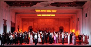 The Chor der Bayerischen Staatsoper in Barbara Wysocka's staging of Lucia di Lammermoor © Wilfried Hösl