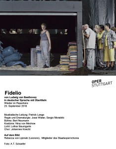 Fidelio von Ludwig van Beethoven in deutscher Sprache mit Übertiteln Wieder im Repertoire 23. September 2016 Musikalische Leitung: Patrick Lange Regie und Dramaturgie: Jossi Wieler, Sergio Morabito Bühne: Bert Neumann Kostüme: Nina von Mechow Licht: Lothar Baumgarte Chor: Johannes Knecht Auf dem Bild: Rebecca von Lipinski (Leonore),  Mitglieder des Staatsopernchores  Foto: A.T. Schaefer