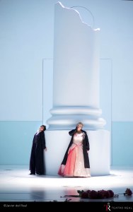 Monica Bacelli & Karina Gauvin.  Photo: © Javier del Real