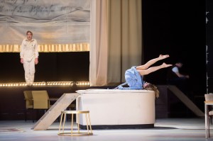 Martin Pawlowsky, Barbara Hannigan. Photo: © Monika Rittershaus 